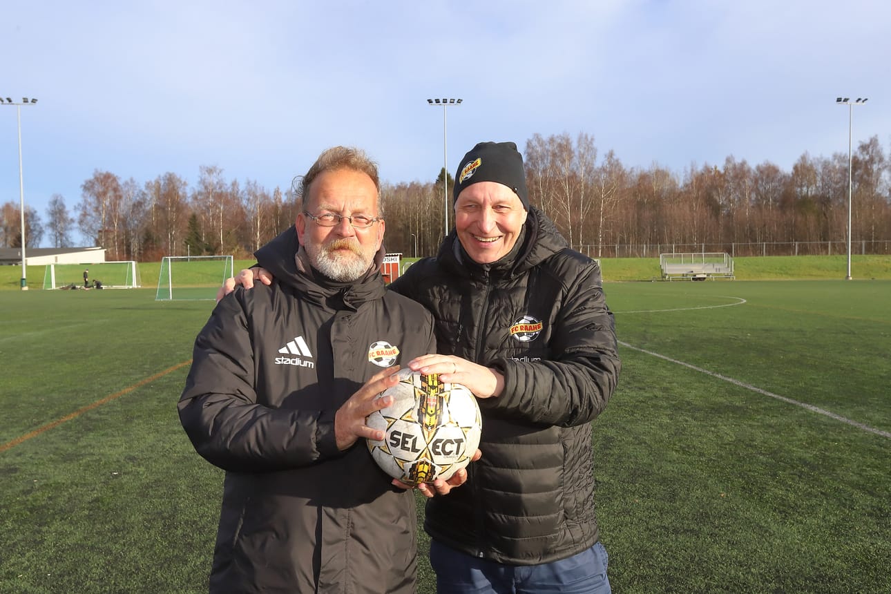 Raimo Seikkala (oik.) kuvailee Roy Viitasen olevan kuin liima, joka pitää FC Raahen käytännön tasolla koossa. Vastaavasti Viitasen mielestä Seikkala on hyvin määrätietoinen henkilö, joka tekee tavoitteen eteen töitä.