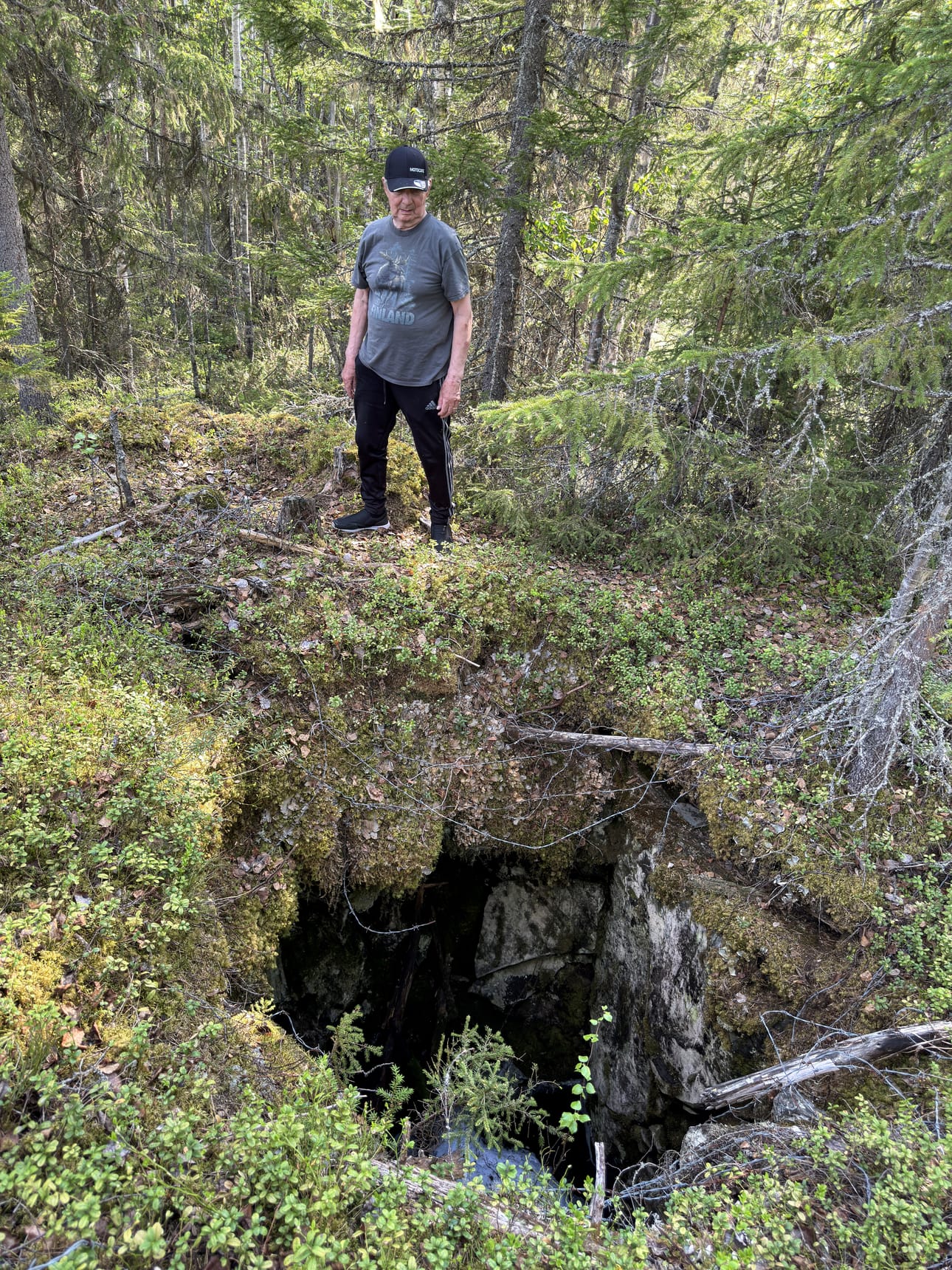 Pohjalta lähtee sivusuuntainen kuilu, Jouko Ylilehto huomaa.