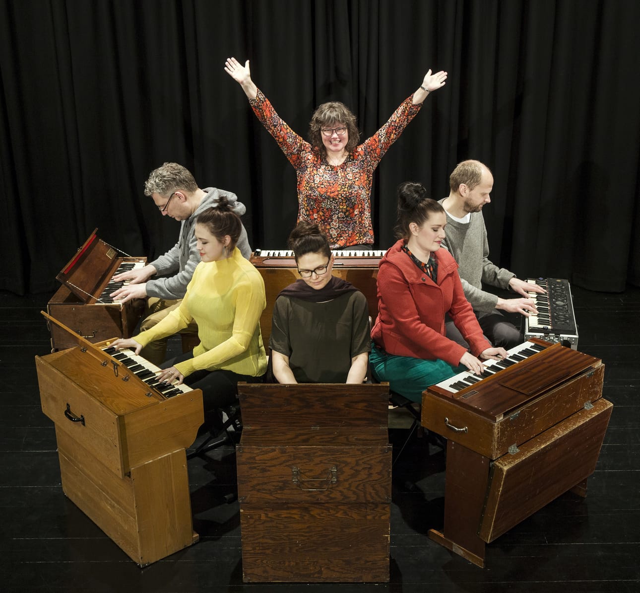 Marja-Liisa Orgelsuite -teoksessa esiintyvät Harald Lind-Hanssen (vas.), Leija Lautamaja, Kristina Bergström, Milla Viljamaa, Janne Strömstedt sekä Mariann Torset (takana).