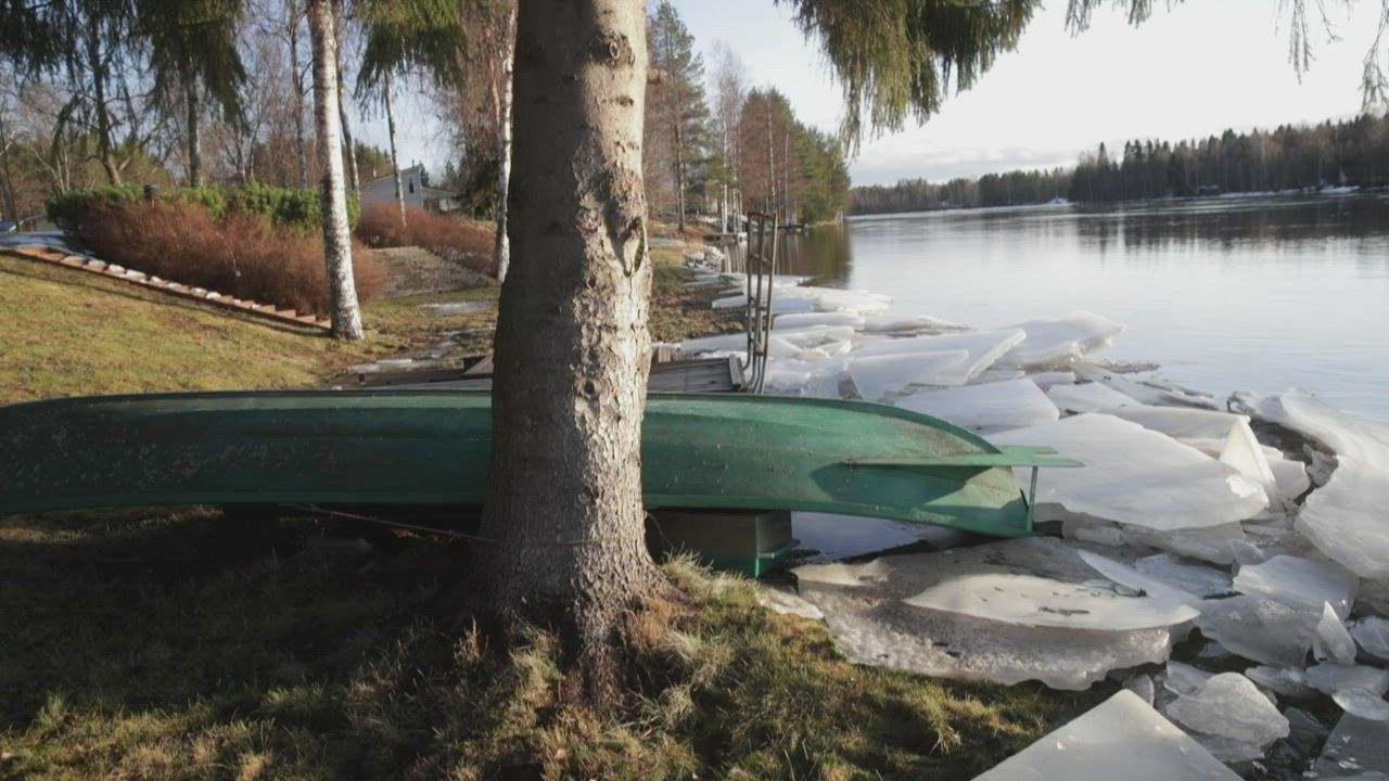 Jäät nousevat rantaan Oulujoella