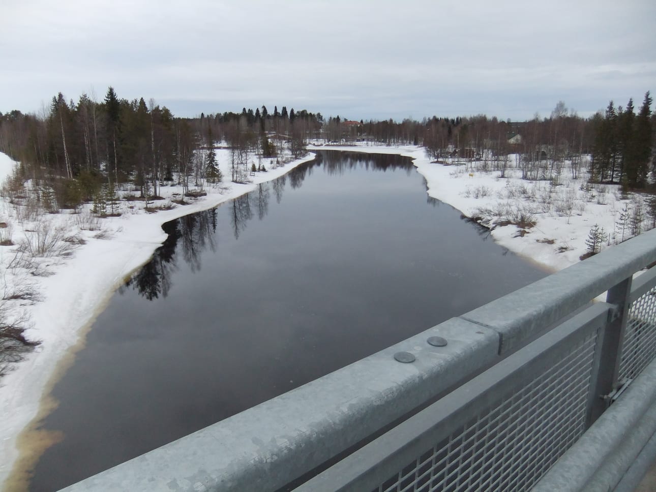 Jäät lähti vaan lumi ei