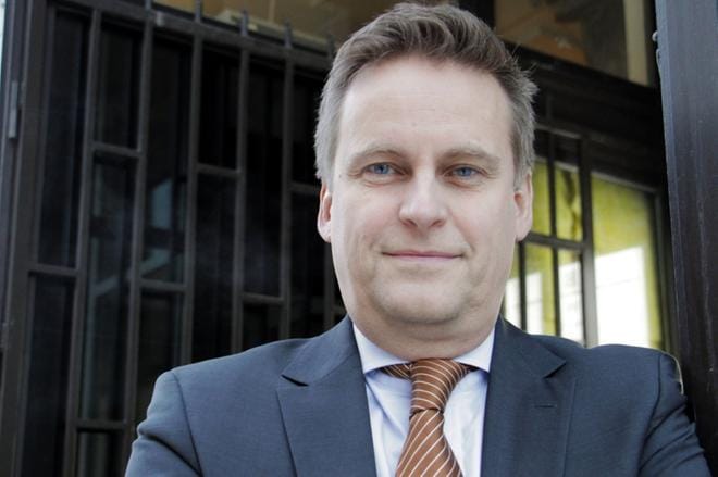 Samuel Broman (r.) sanoo, että uusi yhdistys toimii yli kieli- ja puoluerajojen kuntaliitoksen puolesta. KUVA: ANNE LAURILA