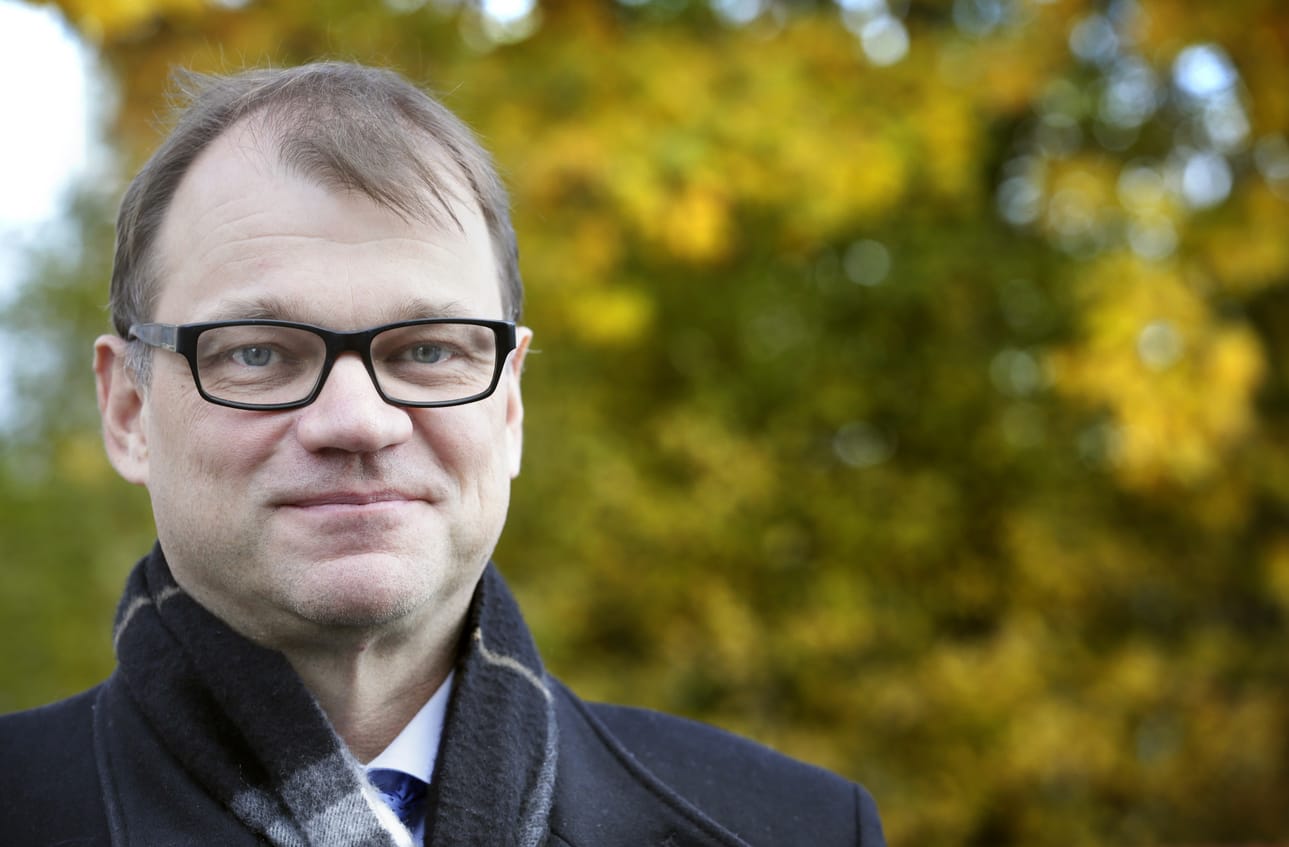 Pääministeri Juha Sipilän (kesk.) mukaan suomalaiset voivat elää rauhassa, mutta sinisilmäinen ei saa olla.