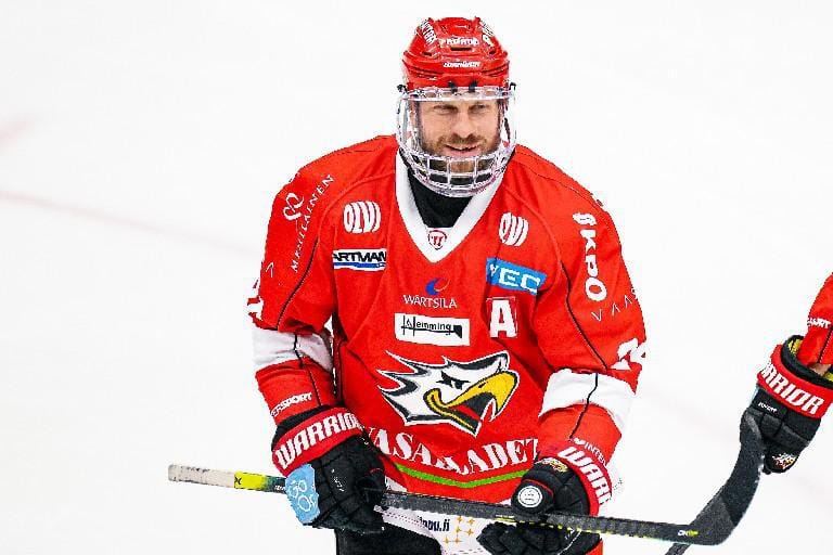 Filip Riskan (kuvassa) ja Jonne Virtasen liigaurat päättyvät tänään. Arkistokuva.