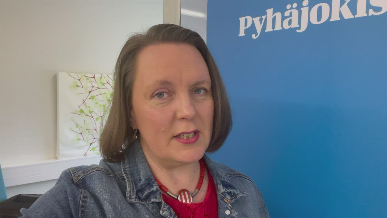 Kahen Kahavit 7.7.2023: "Kesäteatterin pitää olla hauska, että voi nauraa" –Näin toivoo yleisö