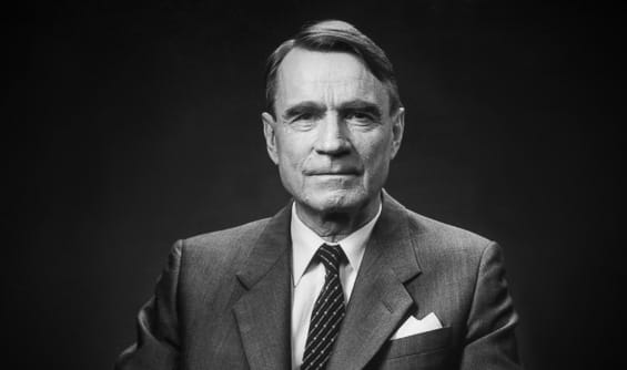 Mauno Koiviston ( 1923-2017) hautamuistomerkki on paikallaan Hietaniemessä marraskuun lopulla.