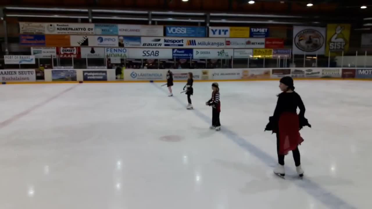 Raahen Taitoluistelijoiden kevätnäytös