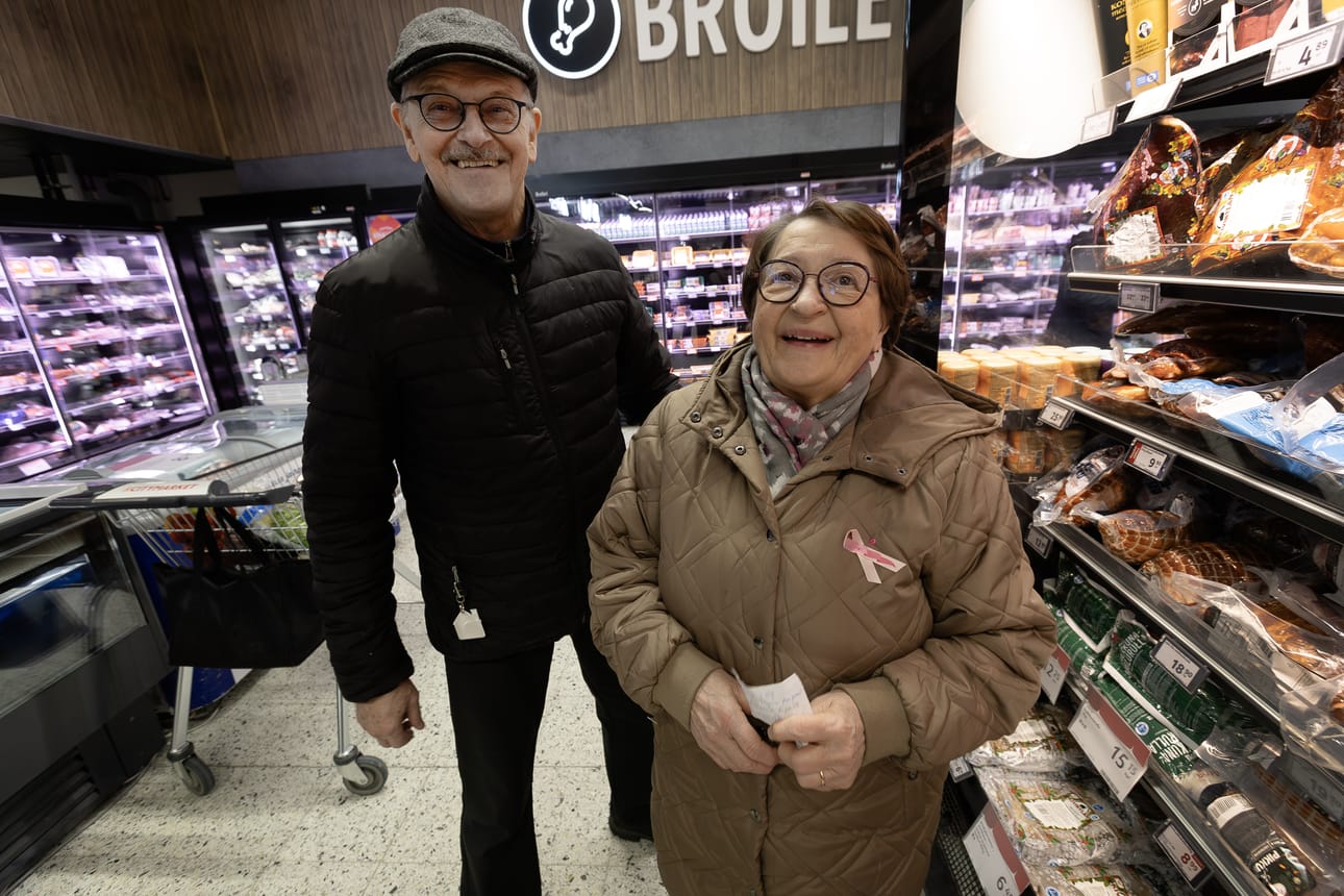 Olli ja Annaliisa Nylander viettävät joulua kotona Raahessa. He hankkivat jouluruoat hyvissä ajoin, ettei lähempänä joulua tarvitse enää lähteä ruuhkiin.