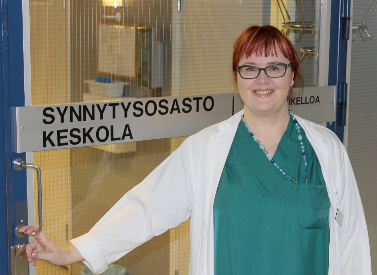 Kajaanin keskussairaalan synnytysosaston ja keskolan ovi johtaa Laakkolasta kotoisin olevan lääkäri Anu Mykkäsen työpaikalle. Äidit voivat niin halutessaan mennä myös Siikajokivarresta synnyttämään Kajaaniin.
