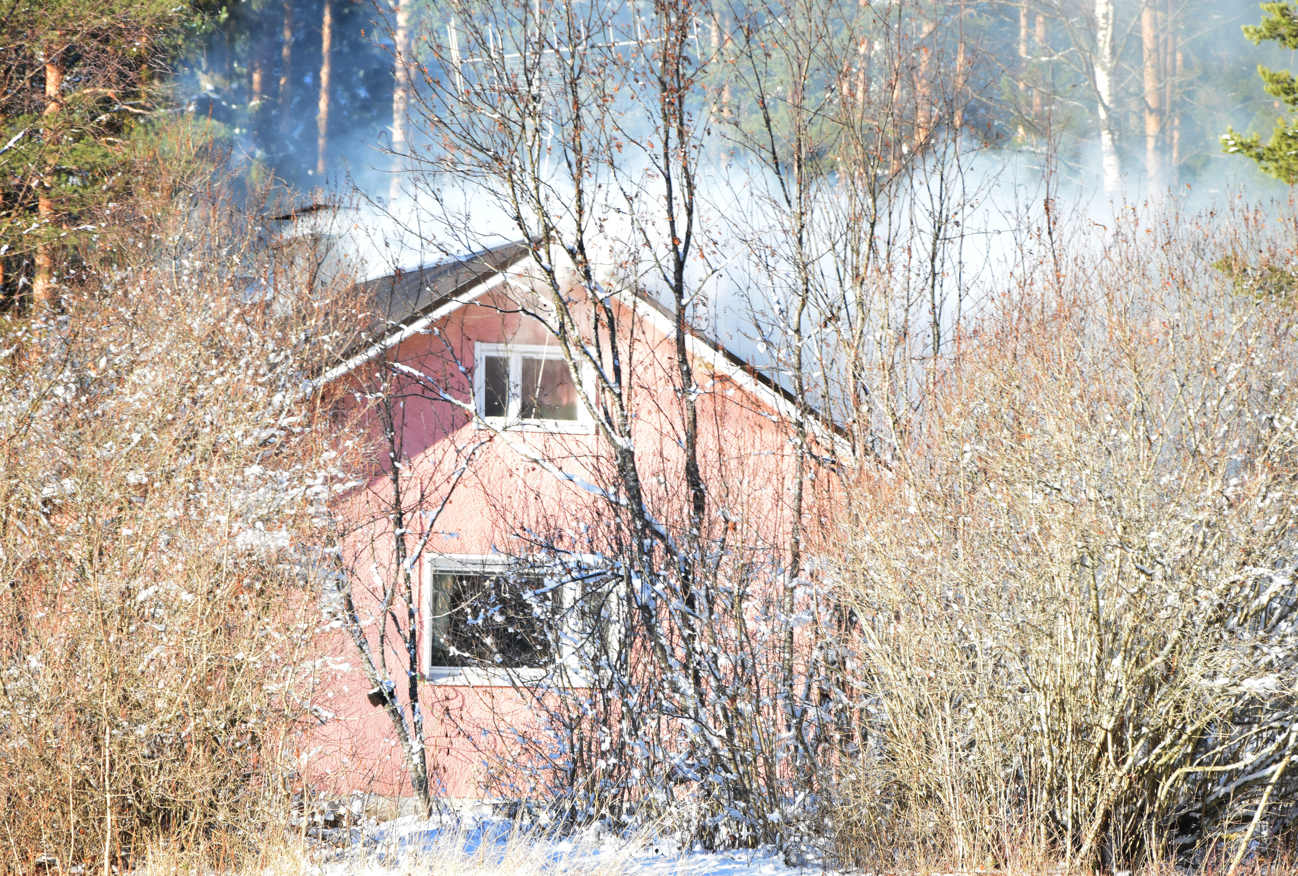 Vuonna 1959 rakennetussa omakotitalossa syttyi tulipalo maanantaina.
