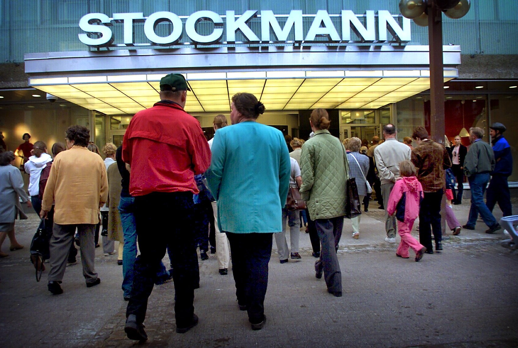 Stockmannin avajaiset olivat iso tapahtuma Oulussa syyskuussa 2001.
