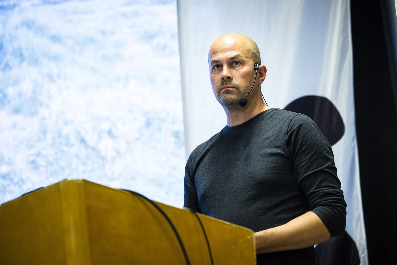 Metsähallituksen Jukka Ikonen tekee yhteistyötä muiden Pohjoismaiden kanssa, jotta naalikanta selviäisi tulevaisuudessa ilman tukea.