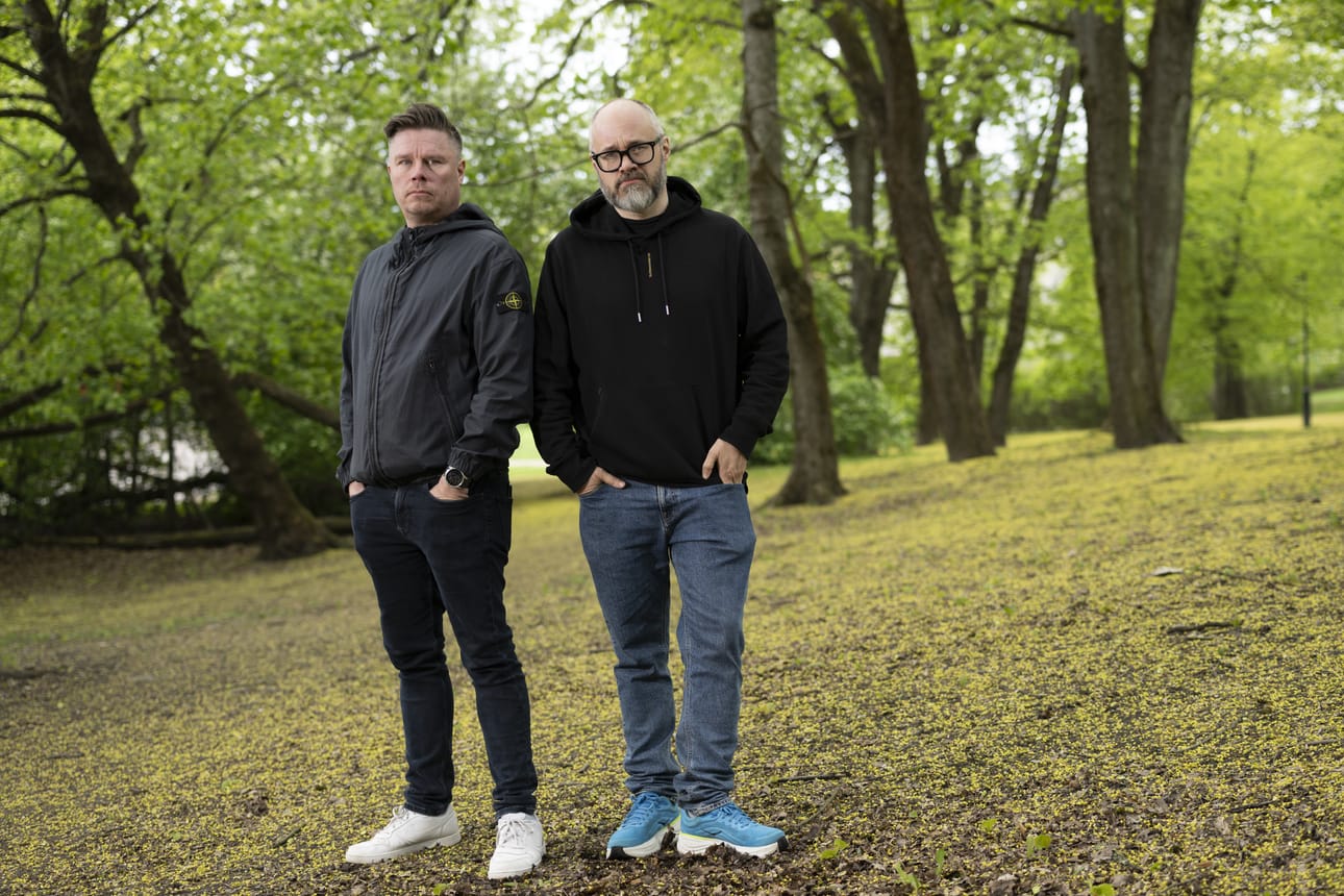 Ville Kormilainen (vas) ja Tuomas Enbuske pohtivat uskoa tuoreessa yhteiskirjassaan Tuhlaajapojat.