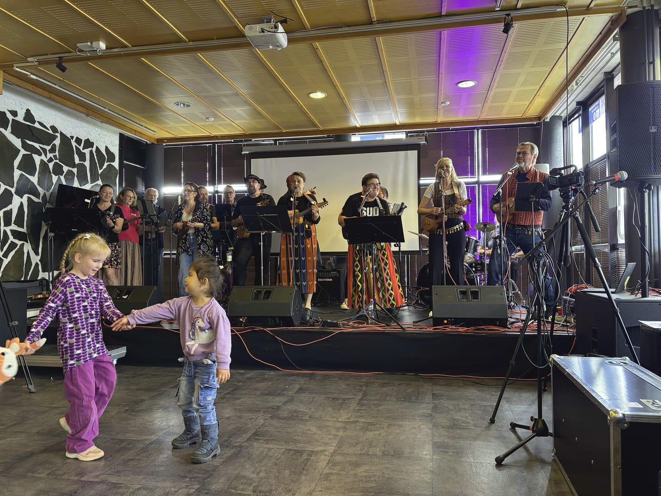 Syyskuisessa KiK-tapahtumassa nuorisotilan Sauman lavalla esiintyi muun muassa Seinäjoen Ukuleleorkesteri SUO.