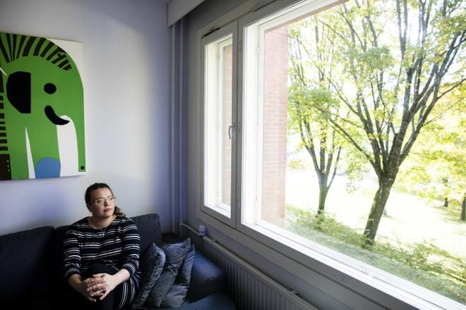 Annika Wallenius on nyt 30-vuotias teologian maisteri, joka haluaa tehdä papin työtä. Hän asuu Helsingissä aviomiehensä kanssa. KUVA: Joel Maisalmi