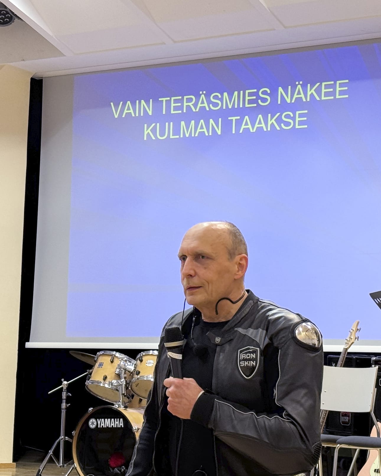– Liikenne ei ole koskaan näyttämisen paikka. Jos kuski on vielä humalassa, häneltä menee harkinta- ja reagointikyky, Sakari Kainulainen havahduttaa.