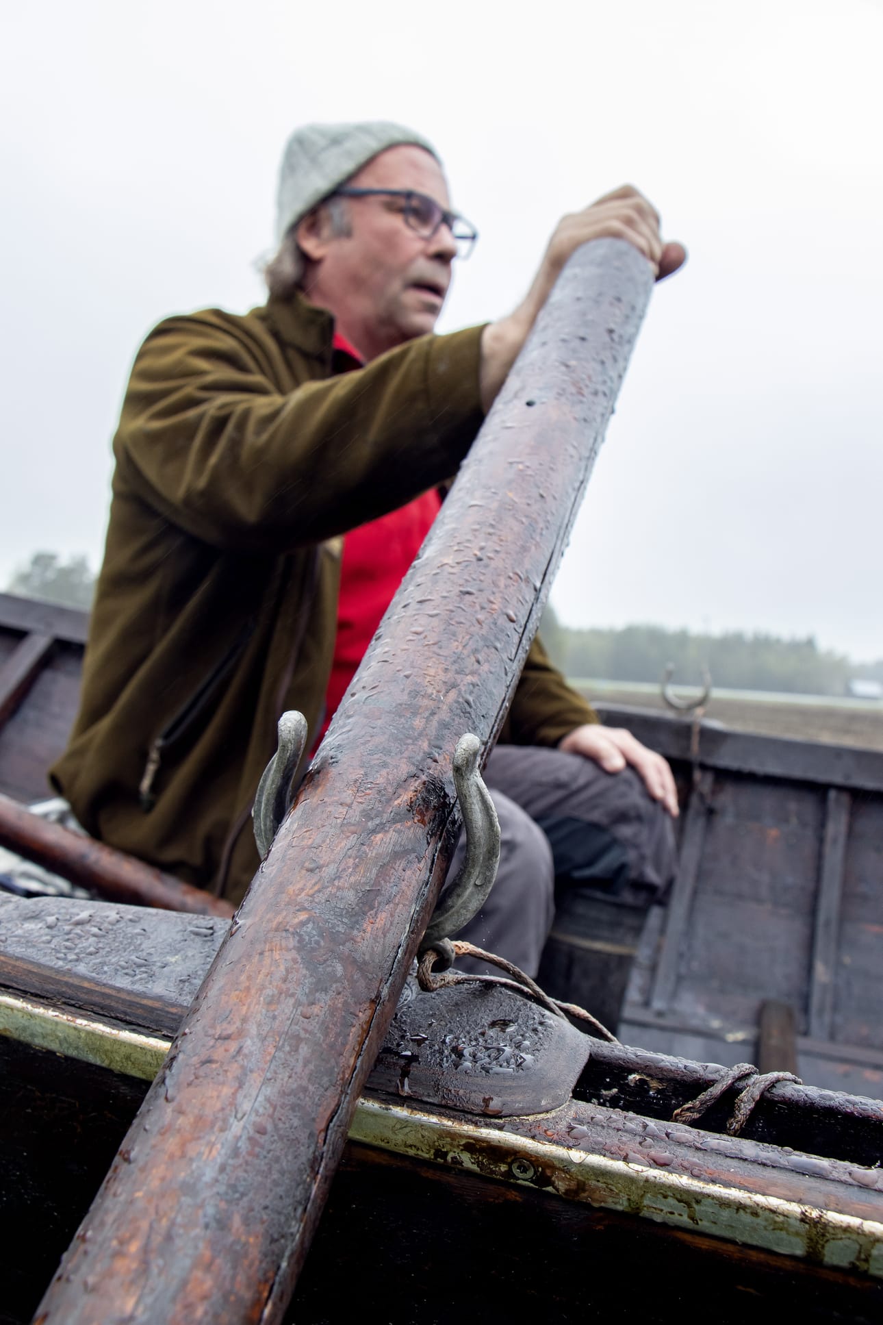 Merellä liikkuminen ja veneiden rakentaminen ovat muovanneet saaren elämää ja historiaa. Soutuveneen hankain löytyy Hailuodon kunnanvaakunastakin.