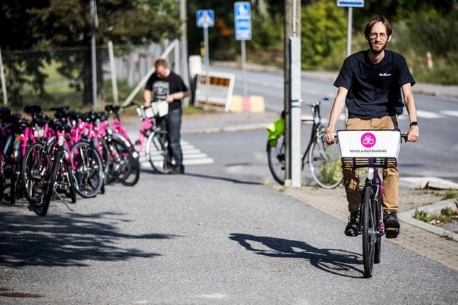 Rekola Bikesharingin toimitusjohtajan Vítek Ježekin mukaan nimi Rekola tulee englannin kielen sanasta recycle (kierrättää) ja tšekin kielen sanasta kola (pyörä). KUVAT: OUTI NEUVONEN