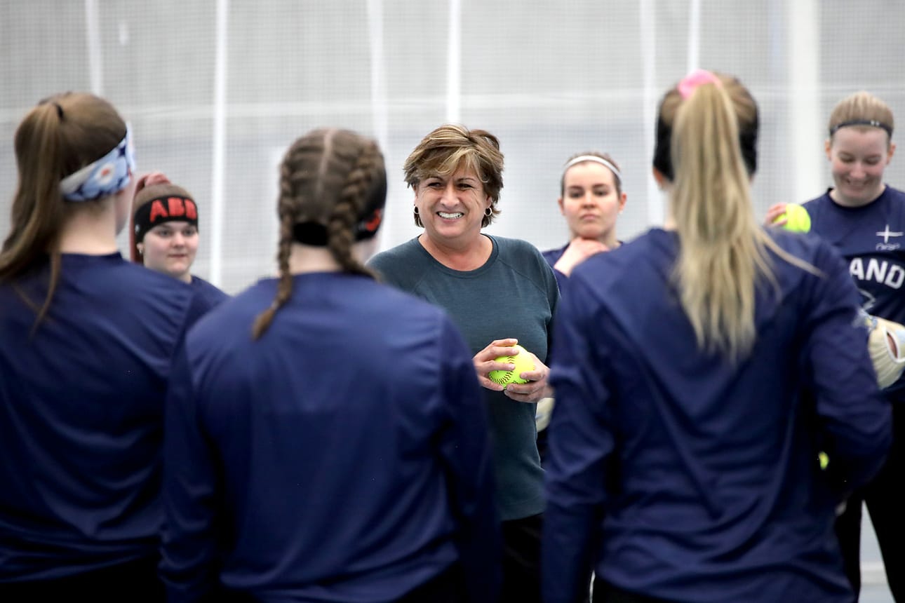 Amerikkalaisvalmentaja Michelle Gromacki oli vakuuttunut naispesäpalloilijoiden urheilullisuudesta.