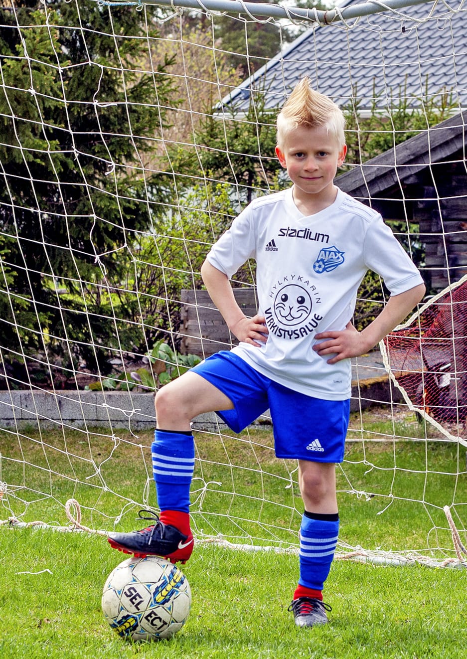 Arttu Tervonen pitää monesta eri lajista. Ykköslajit ovat jalkapallo ja jääkiekko.