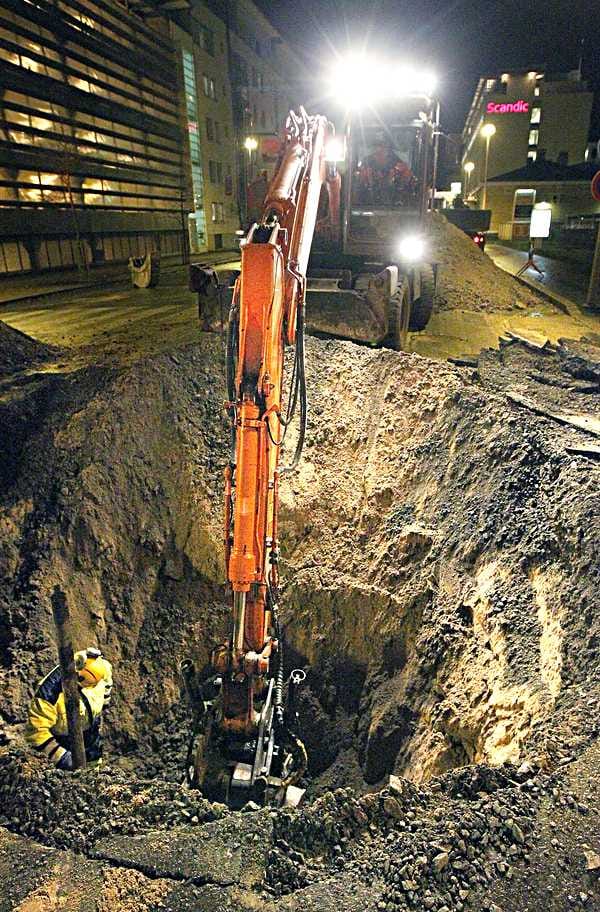Vuotokohta on Aleksanterinkadun ja Sepänkadun risteysalueella kolmen metrin syvyydessä.