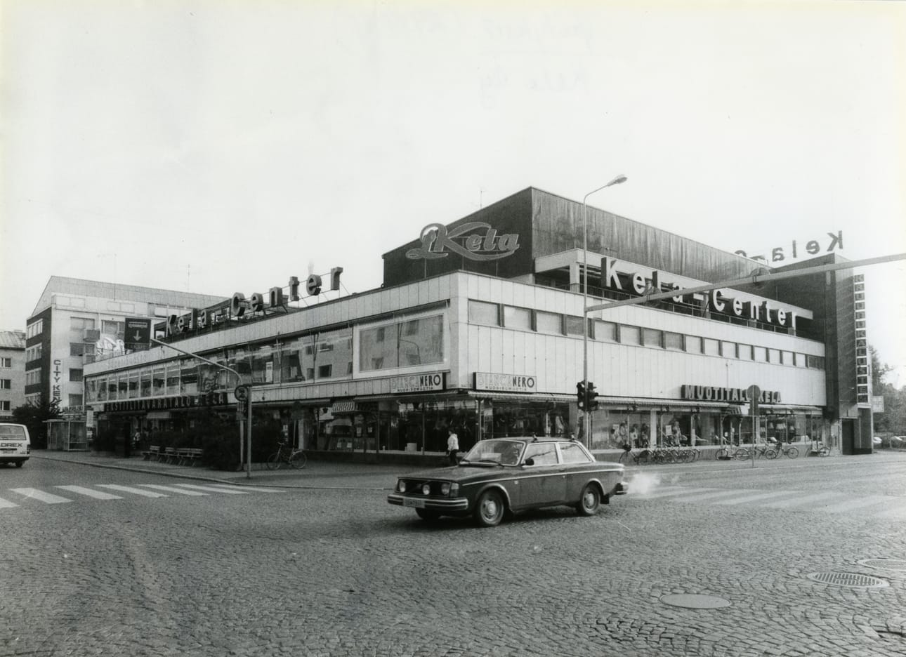Entinen Kelan tavaratalon paikalla Isollakadulla on nykyisin Anttila.