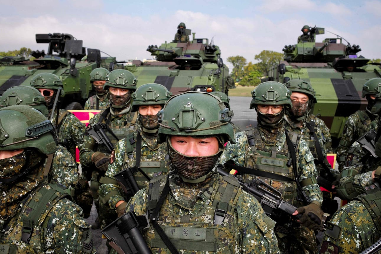 Taiwanilaisia sotilaita taisteluvarustuksessa sotilastukikohdassa tammikuussa 2023. LEHTIKUVA/AFP
