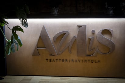 Ravintola Auliksen vetonauloja ovat omaperäinen tunnelma ja Oulun komein näköala