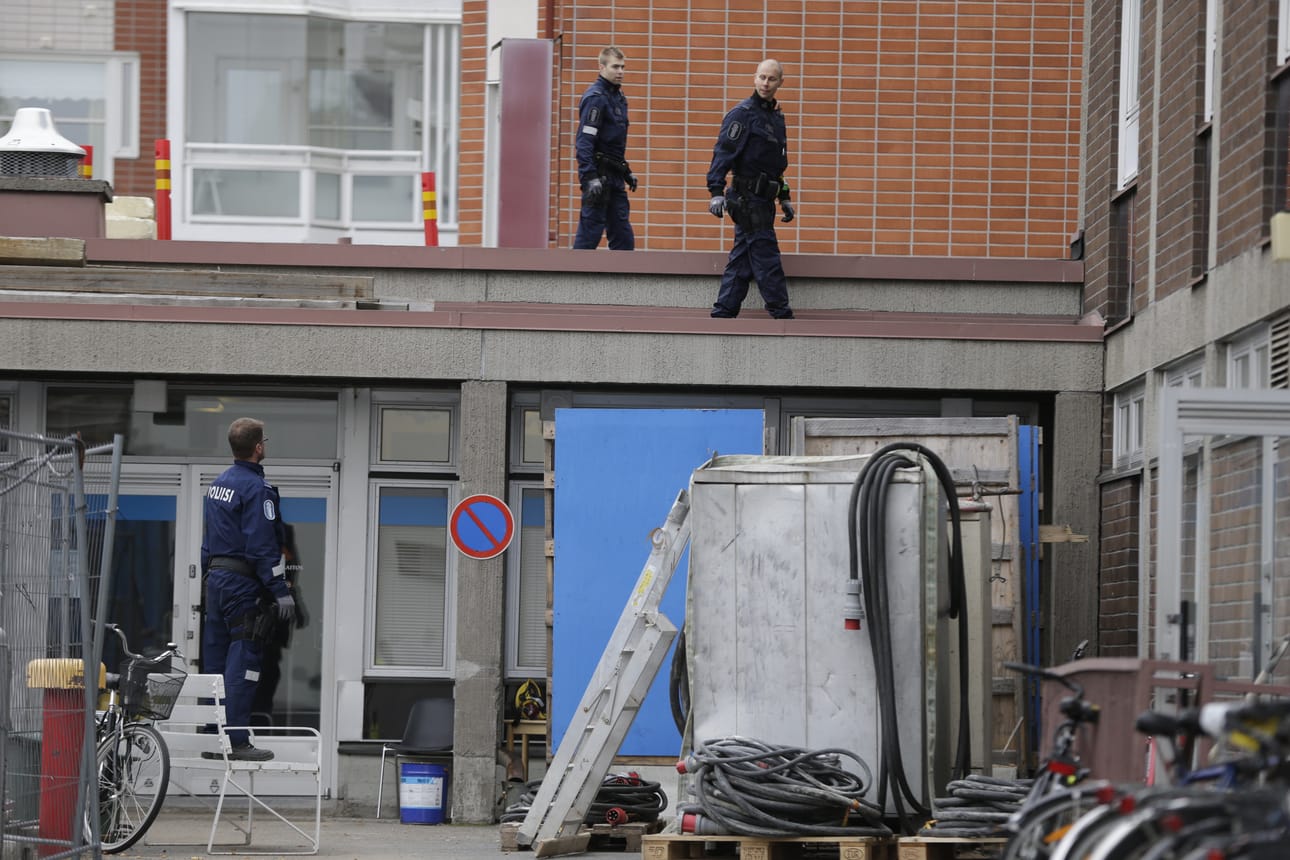 Poliisi etsii vankikarkuria Oulun keskustassa.