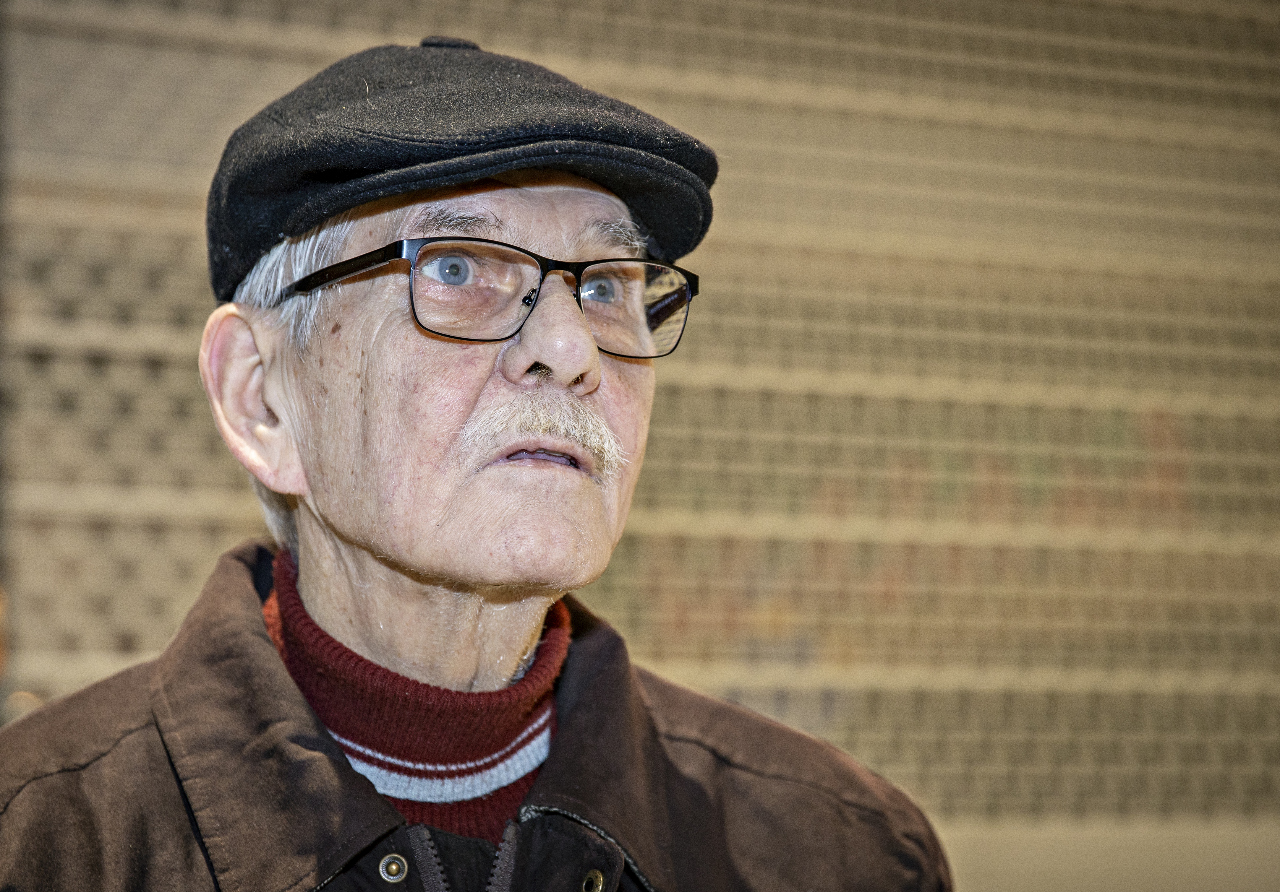”Ihan hyvä homma. Viime aikoina en ole itse käyttänyt, mutta huolestuttavasti näyttää siltä, että siihen pitää palata. Harmi, että pieni piiri vastustaa rokotuksia ja maskin käyttöä. Olen ottanut rokotukset.” – Erkki Salonkari