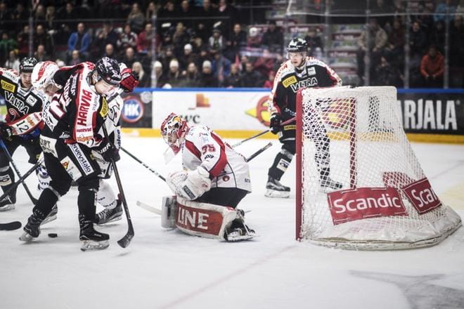 JYPistä Sportiin vuokrattu maalivahti Veini Vehviläinen torjui Hippoksella 12 laukausta. KUVA: MARKO KAUKO