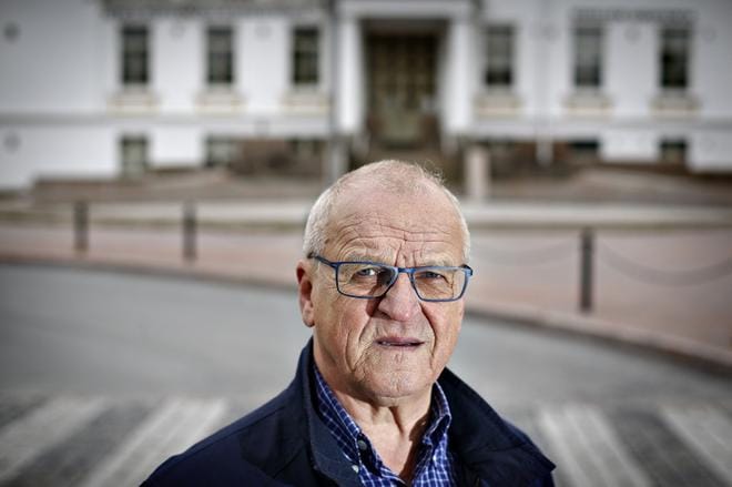 Veteraanikansanedustajien yhdistystä johtava Markus Aaltonen kantaa huolta koulujen demokratiakasvatuksen tilasta ja nuorten matalasta äänestysprosentista. KUVA: TOMI KOSONEN