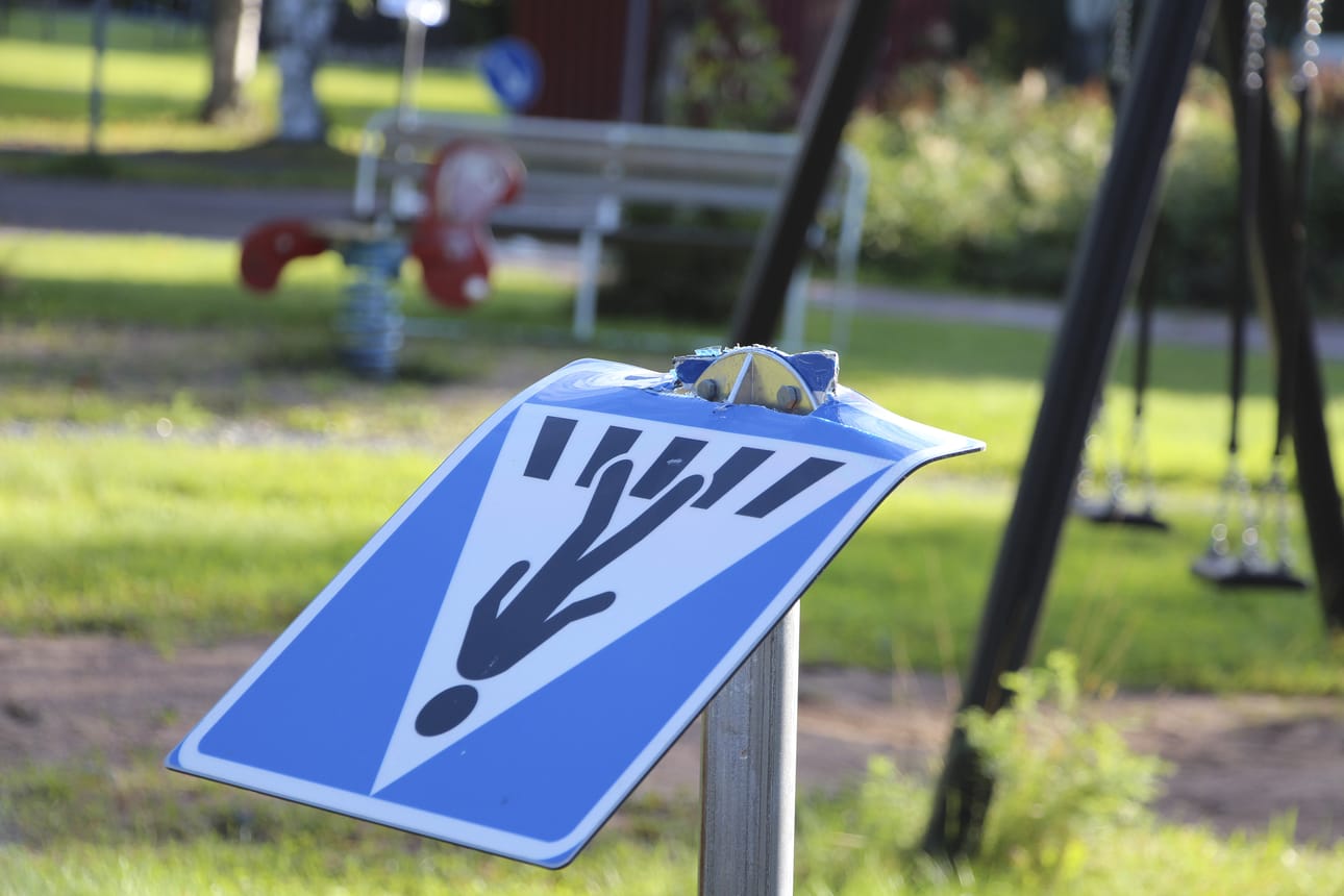 Oulaisten liikennepuiston liikennemerkkejä kohdeltiin kaltoin viime viikonloppuna.