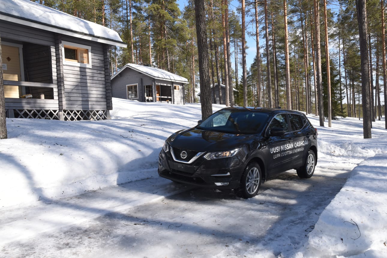 Nissan Qashqai on tuttu näky Koillismaan maisemissa.