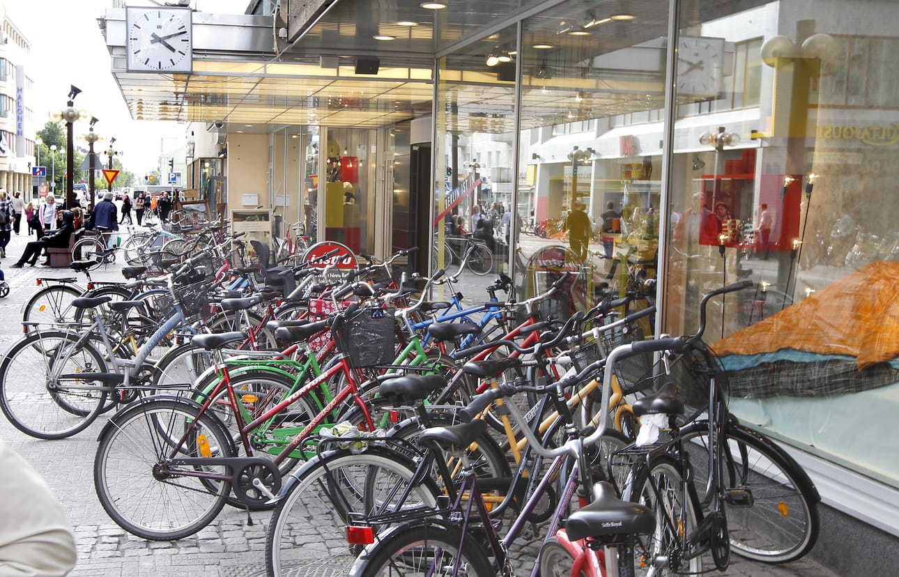 Oulun pyöräpaikkojen tarpeeksi on arvioitu noin 2000 paikkaa.