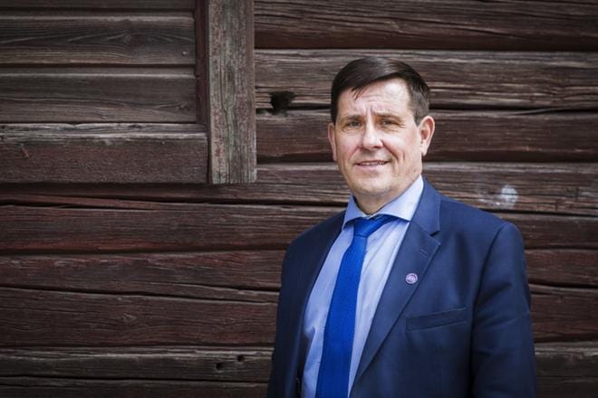 Pohjanmaan maakuntajohtaja Kaj Suomela sanoo, että viiteryhmä vain keskustelee ja antaa ohjeita. KUVA: SELMA PAAVOLA