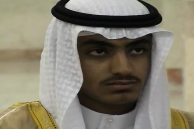 Videolta napattu kuva Hamza bin Ladenista tämän hääseremonian aikana. Morsianta kuvatoimistojen välittämissä kuvissa ei näy. KUVA: