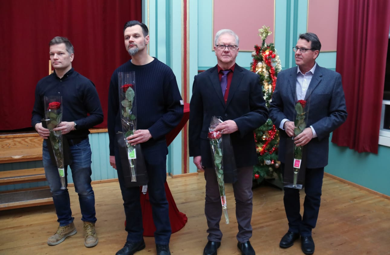 Seitsemästä palkitusta seuratoimijasta Antti Järvinen, Jani Lindroos, Ilpo Hatanpää ja Juhani Alasaari ehtivät urheiluväen yhteiseen juhlaan joulun alla.