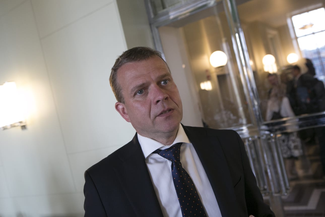 Kokoomuksen Petteri Orpo johtaa toiseksi suurinta, 38 kansanedustajan oppositiopuoluetta.