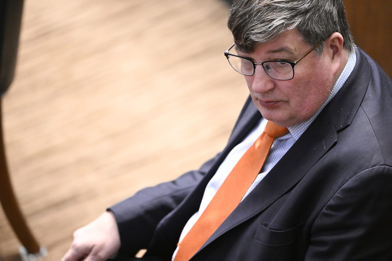 Arto Satonen sanoo, että päätöksen taustalla on valtiosääntöoikeuden professorin Tuomas Ojasen kuuleminen.
