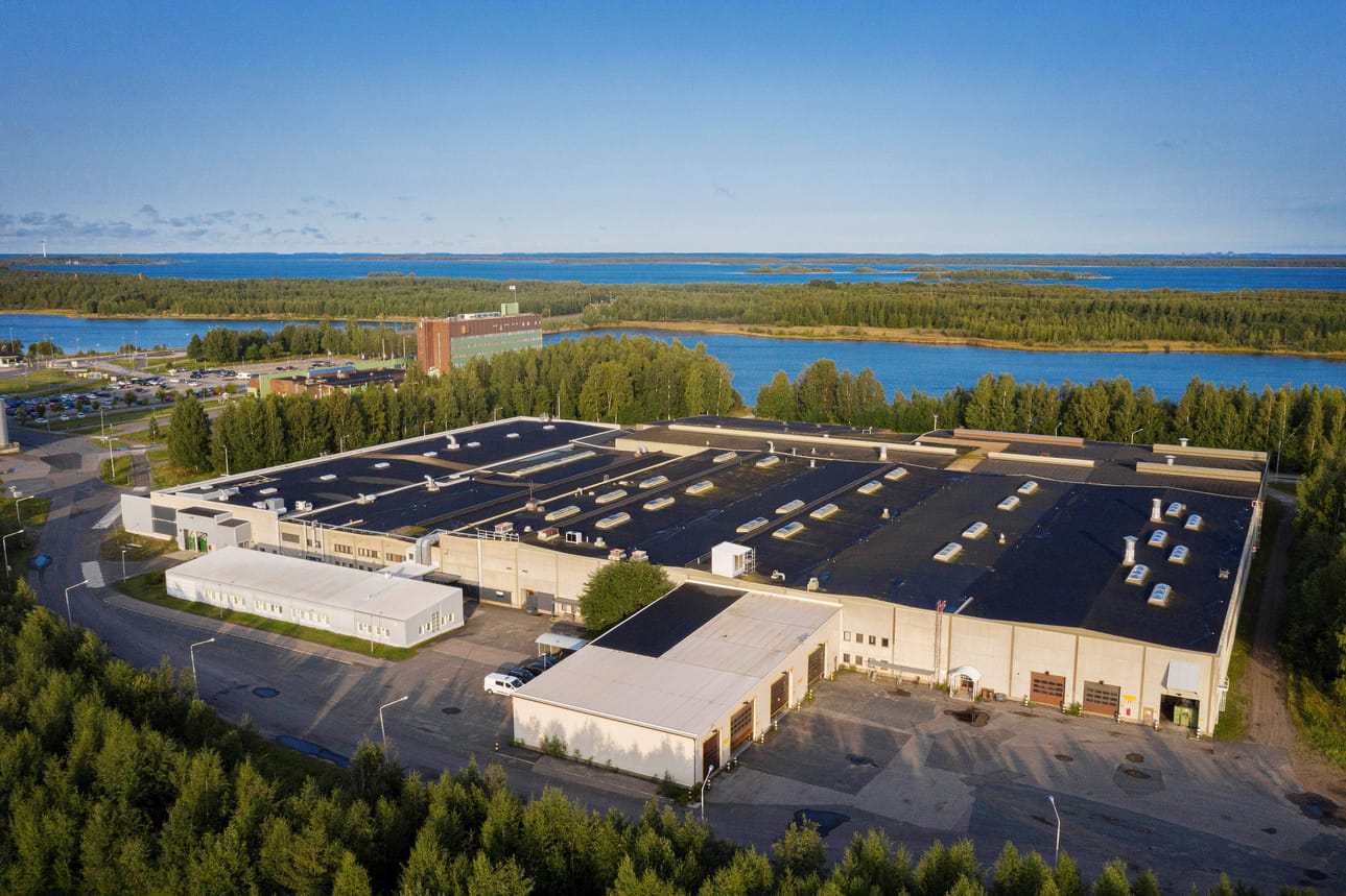 Kuvassa Stora Enson entinen arkittamo, josta tulee Puolustusvoimien varasto.