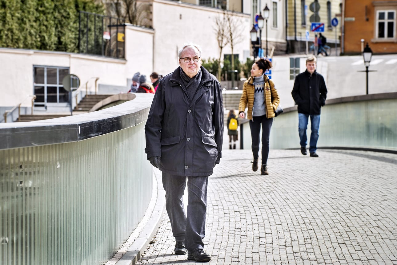 Viidennen polven turkulainen, Jouni Ekuri, joutui nettiraivon ja jopa kansanedustajien hampaisiin, kun hän korotti maan ylimpien lainsäätäjien palkkioita.