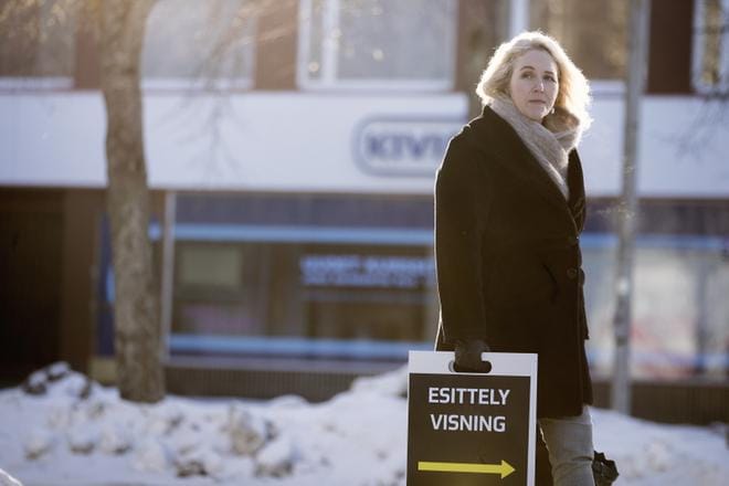 Maarit Lähteenmäki Kiinteistömeklareista on aistinut asuntokaupan positiivisen vireen Vaasassakin. Nousukaudella rehvastelemaan hän ei kuitenkaan sorru. KUVA: JARNO PELLINEN