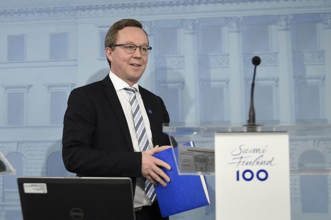 Tiesimme Merenkurkun laivan merkityksen koko ajan, sanoo elinkeinoministeri Mika Lintilä (kesk.). KUVA: COMPIC/MARKKU OJALA