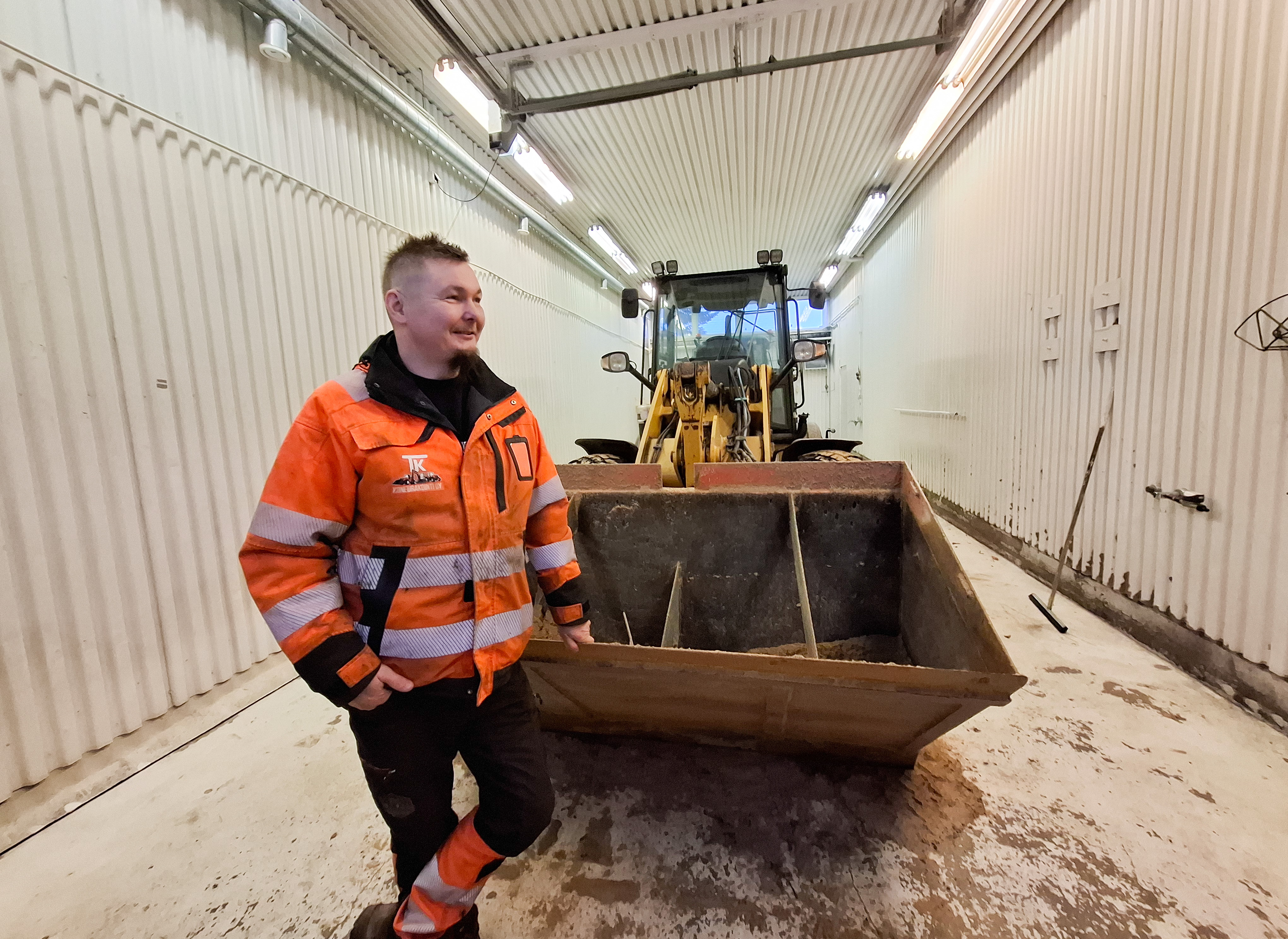 "Kun moottorin illalla sammuttaa,  se ei huuda seuraavana aamuna ruokaa",  tietää koneyrittäjä