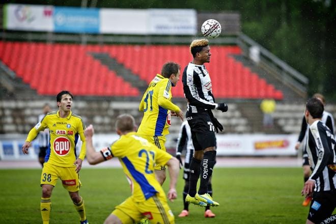 Kevät Kaarlen kentällä tuotti muun muassa komean 3–0-voiton Helsingin Jalkapalloklubista, mutta heikensi VPS Oy:n taloustulosta. KUVAT: TOMI KOSONEN