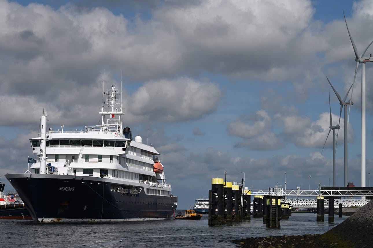 Risteilyalus Hondius saapui Rotterdamin satamaan.