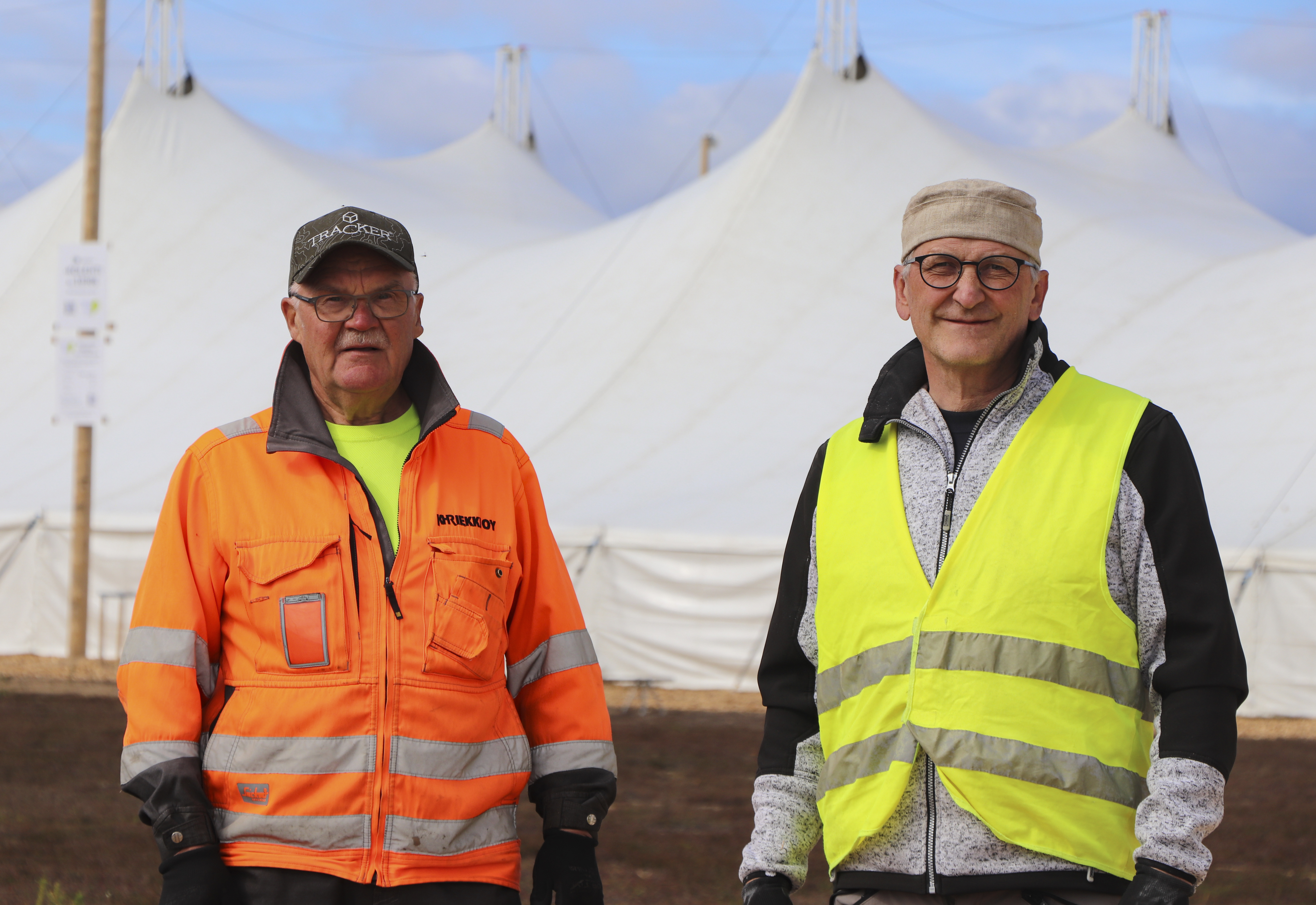 Näin talkoolaiset viimeistelivät Pudasjärven Suviseura-aluetta ennen porttien avautumista