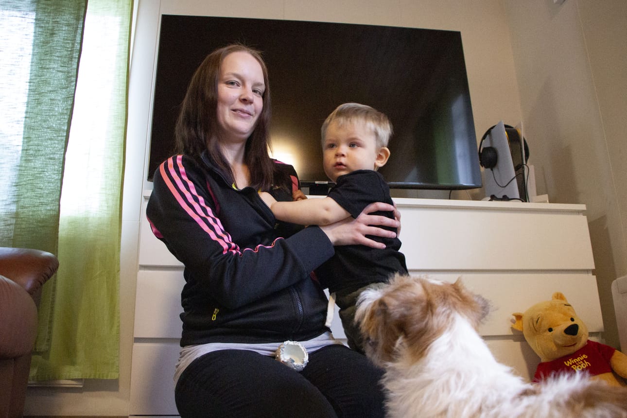 Roosa Piippo miettii, että Siikalatvan nykysistä vauvaseteleistä olisi varmasti ollut apua oman lapsen hankintoja tehdessä. Viime vuonna saatu 80 euroa kutistui verojen jälkeen monta kymppiä, joten sillä ei juuri isompia hankittu.