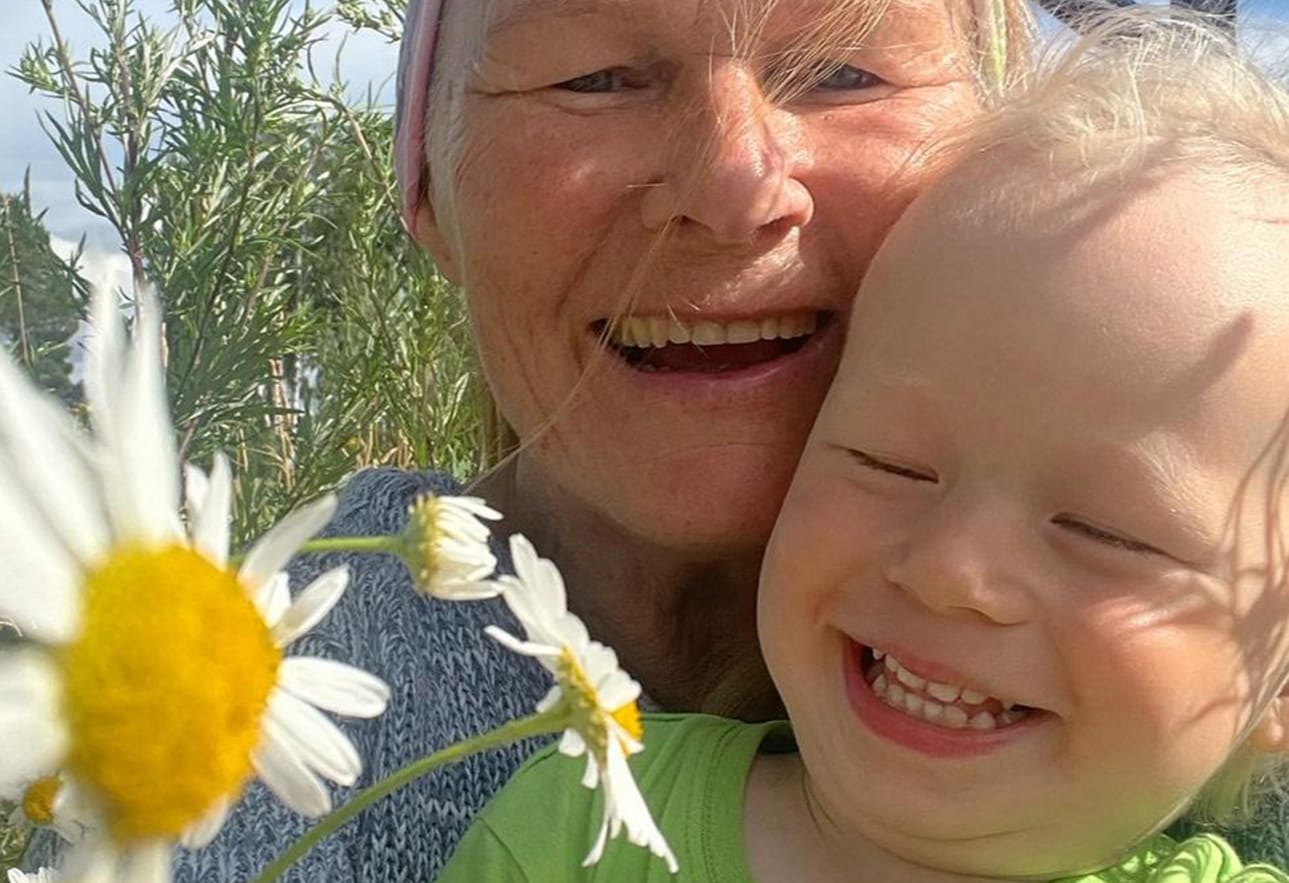 "Tämä projekti on minulle enemmän kuin hanke: se on tapa yhdistää ihmisiä, kertoa tarinoita ja tuoda esiin sitä iloa, jonka yksi aito hymy voi synnyttää", kertoo valokuvaaja ja Augmenters kulttuuriyhdistyksen perustaja Kristian Kaarna.